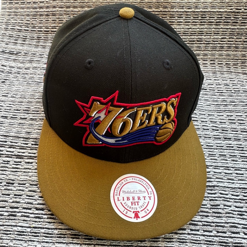 76ers Black and Tan Snapback Hat preowned in good condition